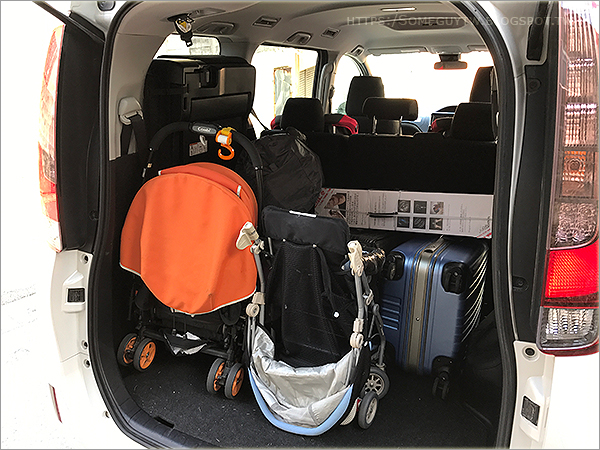 日本租車 九人家族旅行沖繩租車經驗與實際行李空間分享 Orix 8人坐大車 Times 5人坐小車 這就是人生