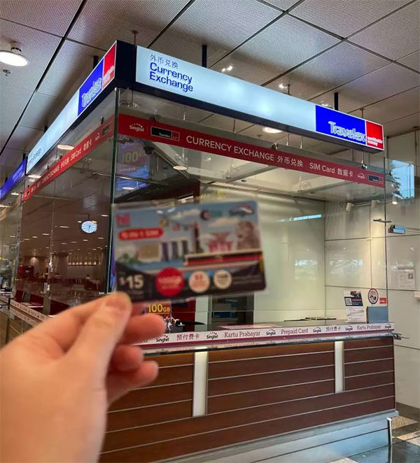 SingTel 新加坡網卡在樟宜機場透過 Travelex 領取 SIM 卡