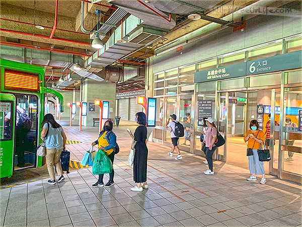 台中高鐵站 16號月台 151公車往朝馬