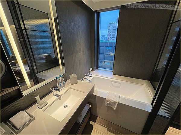 台北時代寓所 - 靠窗邊浴缸