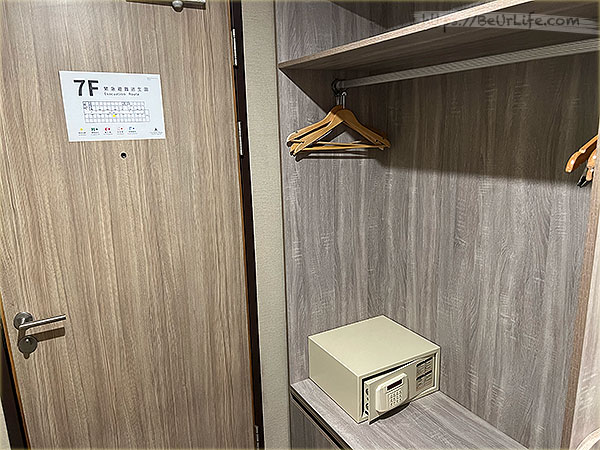 桃禧航空城酒店-新館 含桃園機場免費接送 - 衣櫃與保險箱